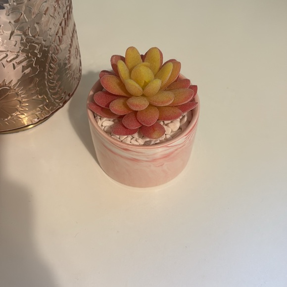 Pink Ruffled Bedding Set Size Full + Shams - Picture 4 of 6